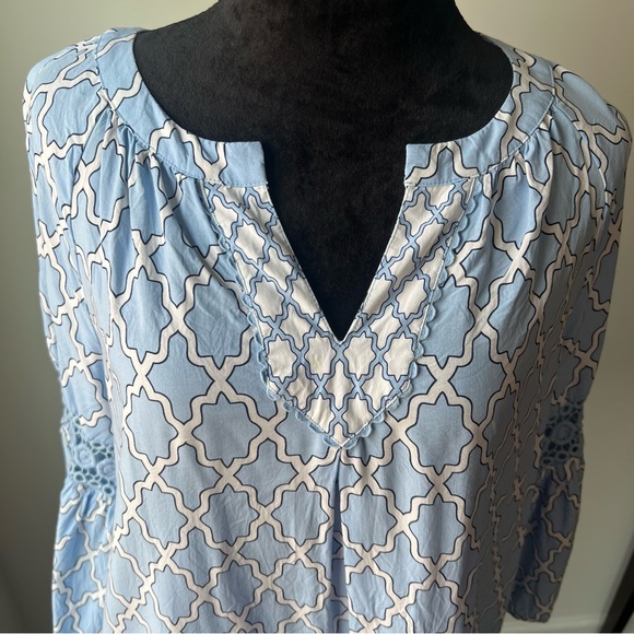 Crown & Ivy Light Blue Geometric Blouse - XL - Picture 2 of 7